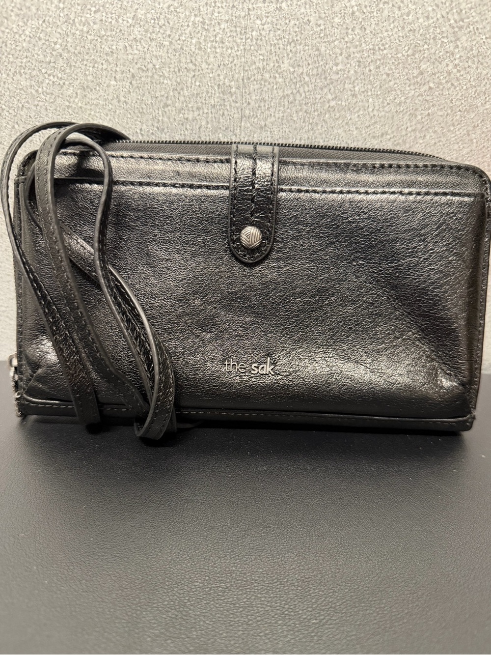 The Sak Black Leather Crossbody Wallet Wristlet Clutch
